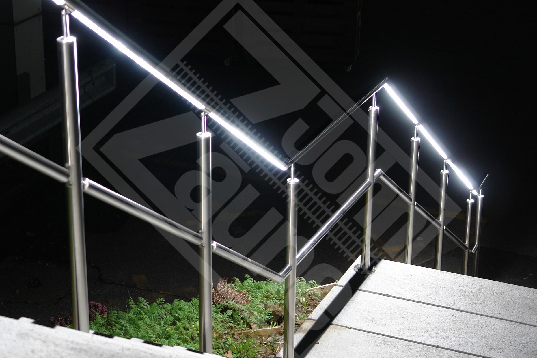 1 Handlauf-Ausschnitt mit LED-Beleuchtungsband
