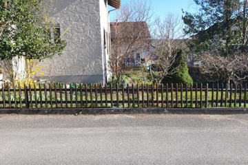 Erneuerung eines Palisadenzauns abgeschlossen