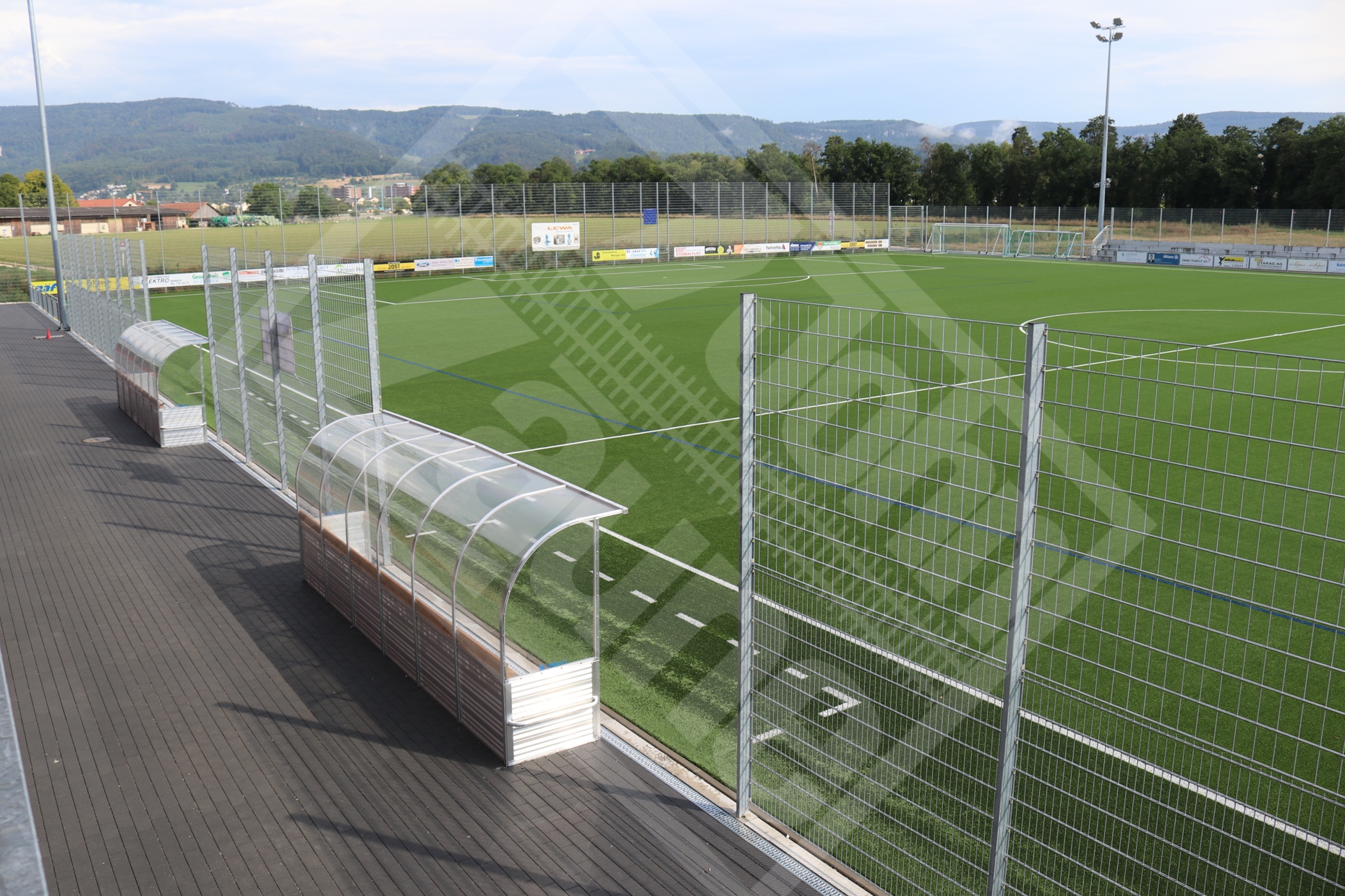 4 Ballfangzaunanlage mit Doppelstab-Gittermatten Höhen 2 m - 4 m - 6 m