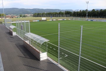 Ballfallzäune mit Doppelstab-Gittermatten