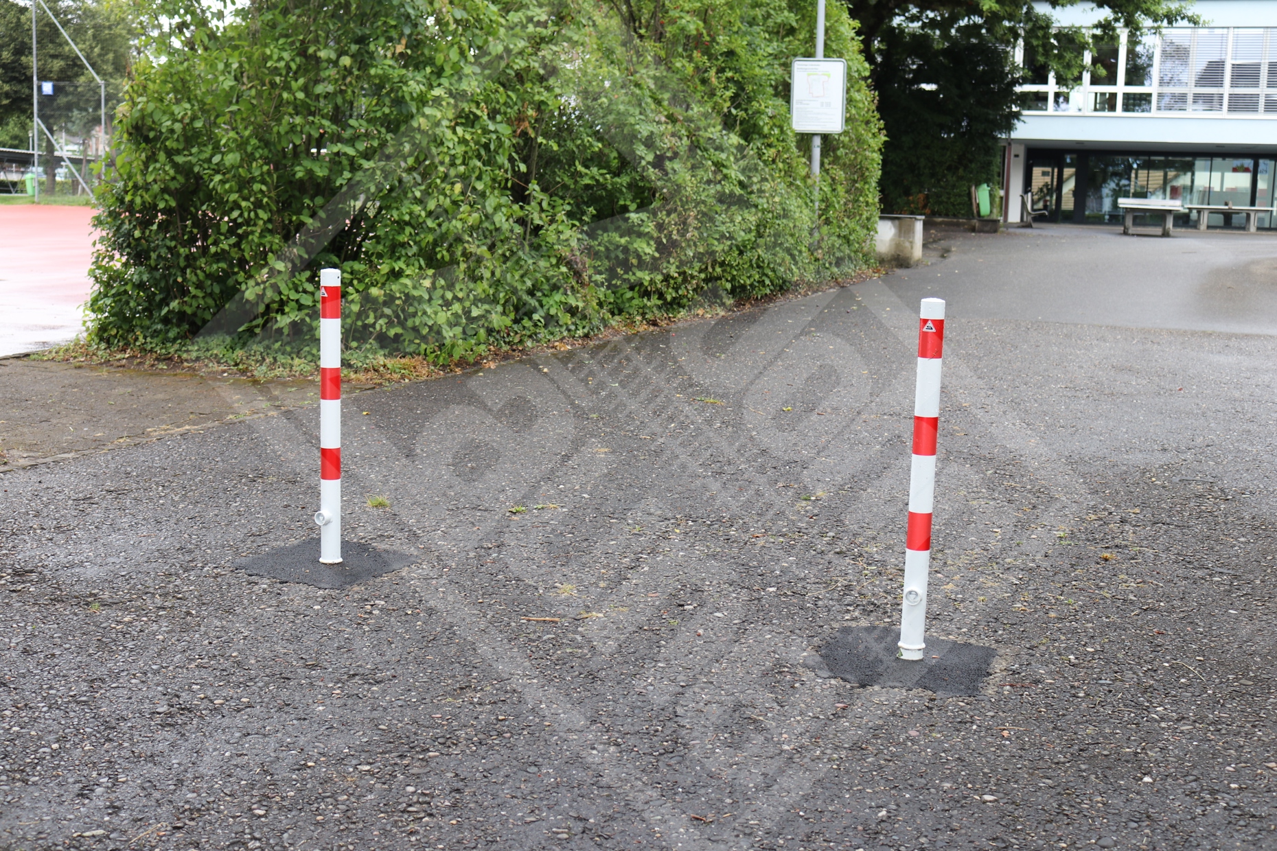 5 Absperrpfosten aushebbar, verriegelbar m. Dreikant