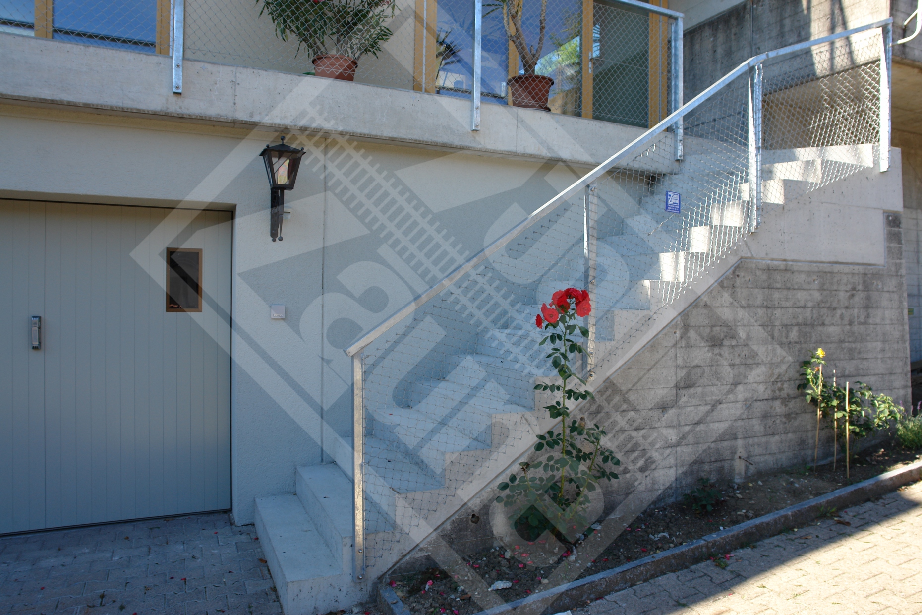 4 Treppen-Geländerzaun mit Handlauf verzinkt, Maschen 40 mm BfU-konform
