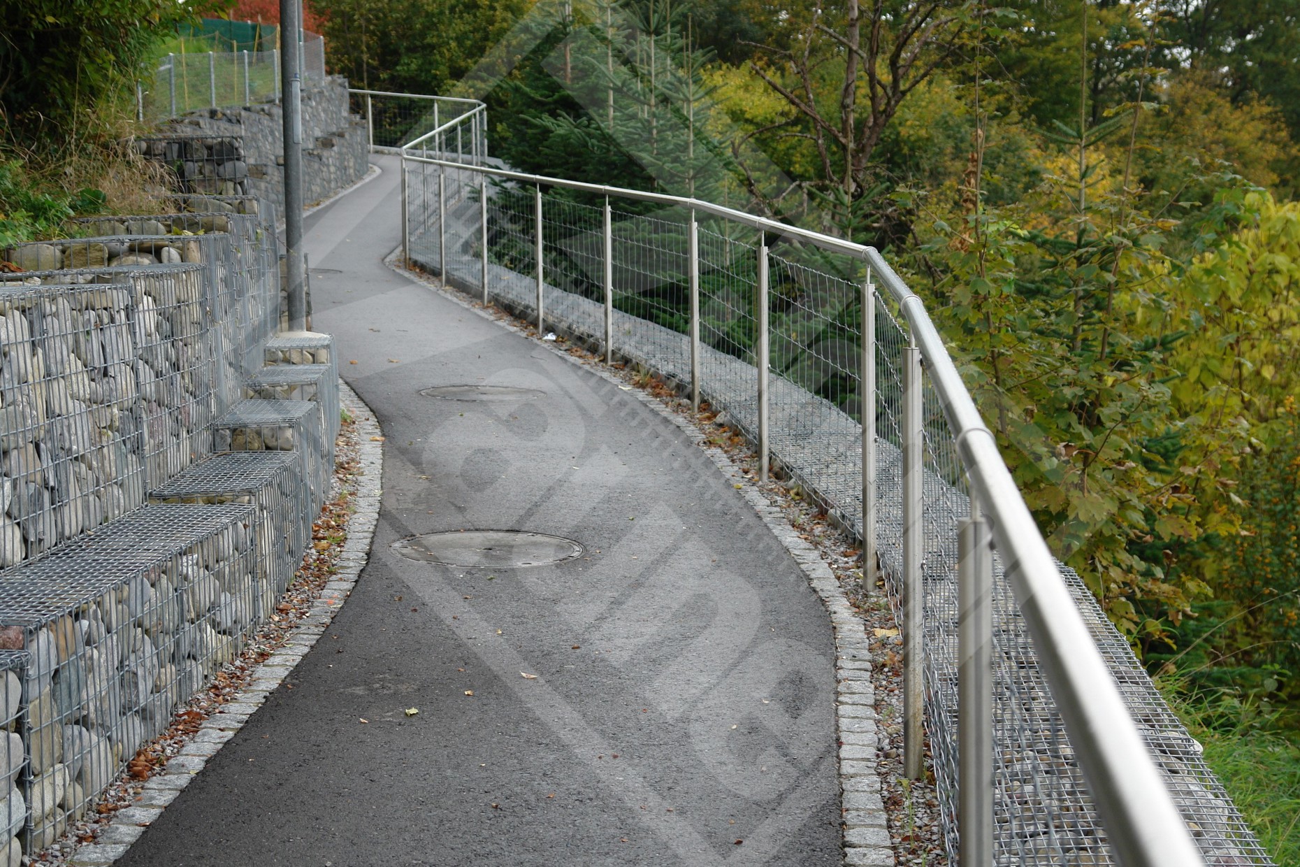 11 Handlaufkonstruktion Edelstahl mit Knotengitter Standard