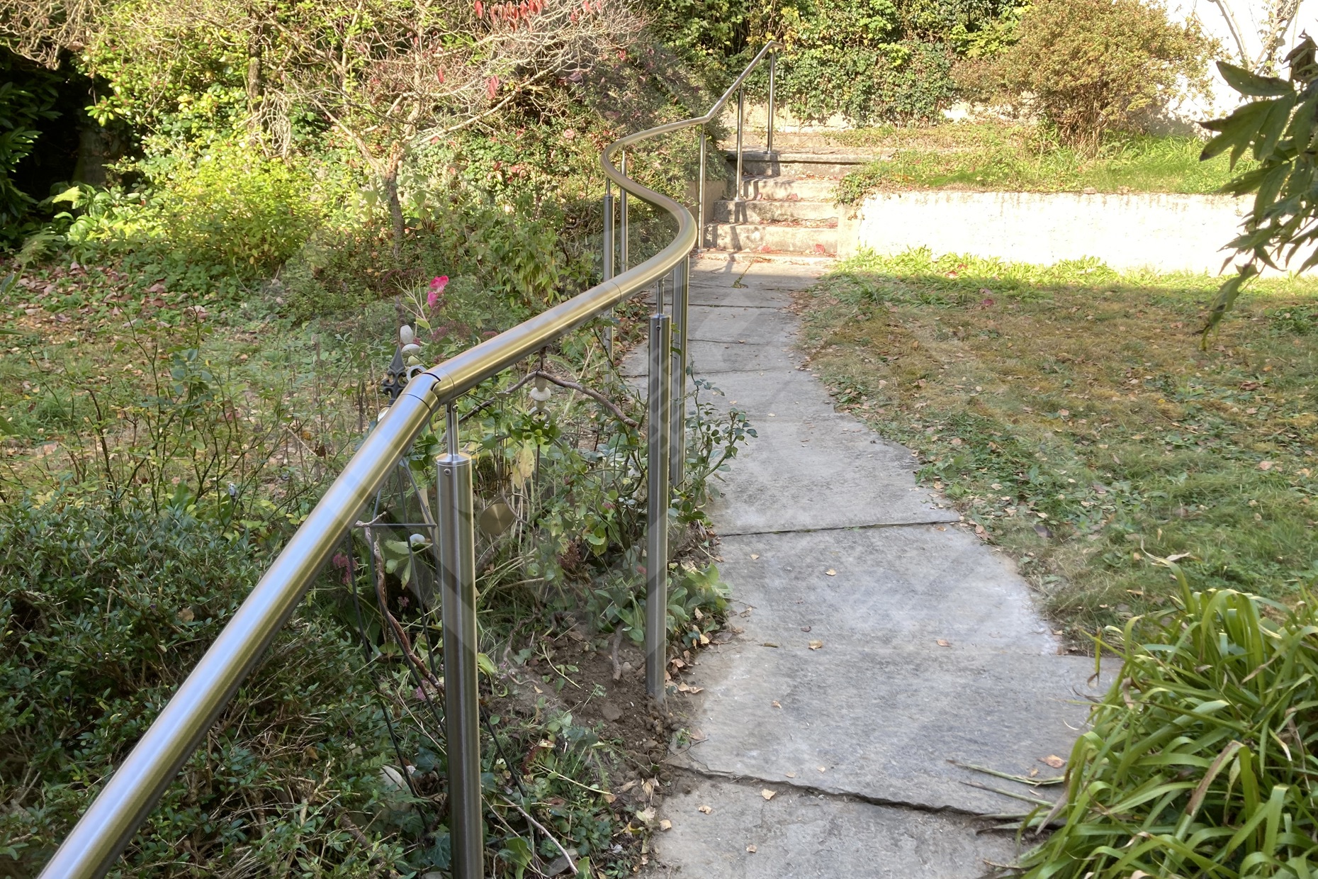 20 Edelstahl-Handlauf in Kurvenradius gebogen