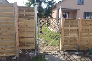 Sichtschutzzaun aus Holz