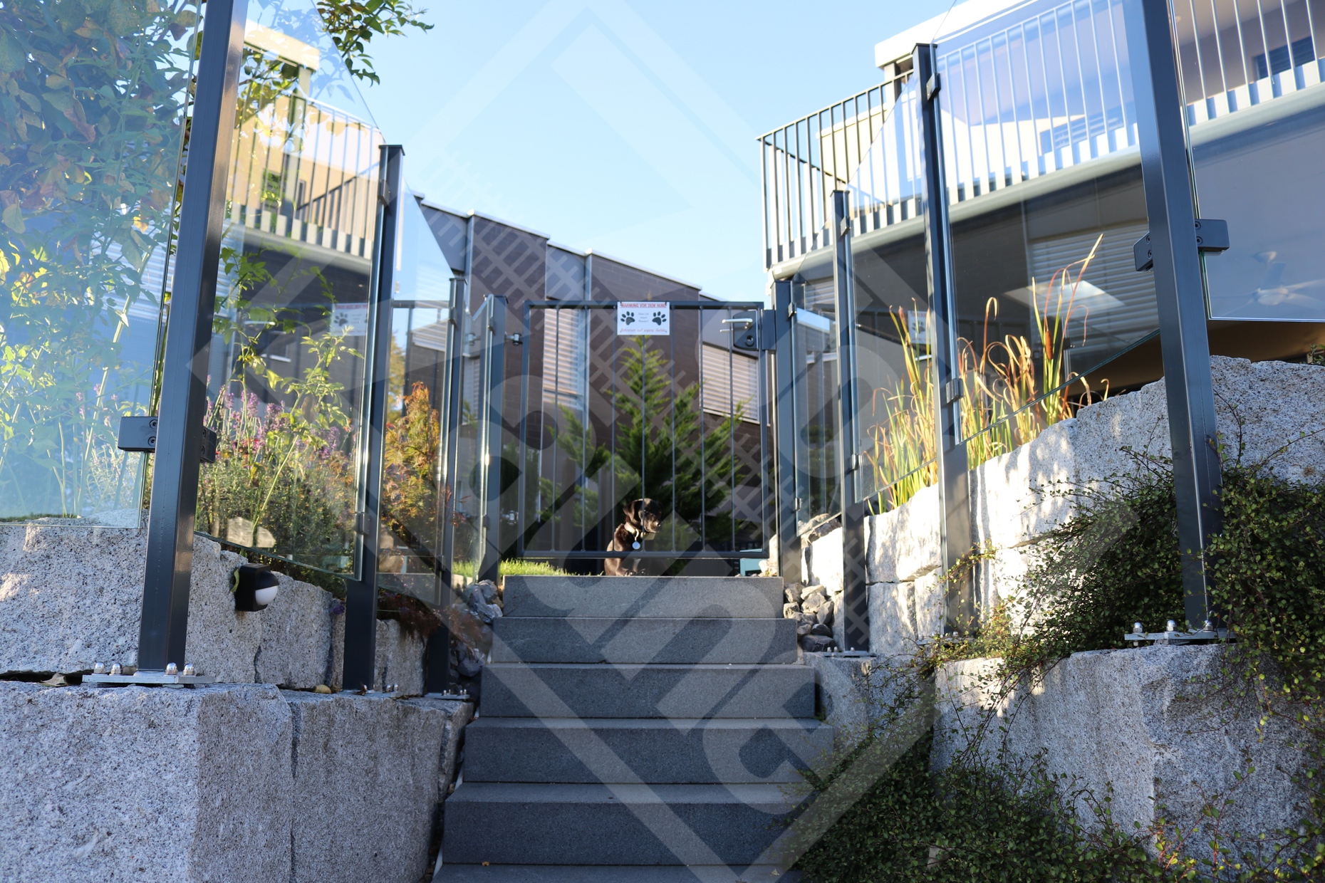 11 Glasgeländer und Geländertüre anthrazitgrau